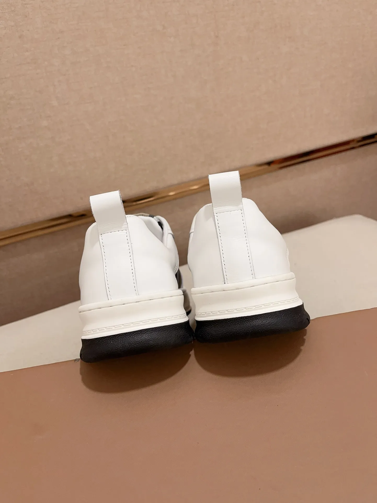 Men's shoes💰: 400💰🇮🇹🇮🇹The counters are synchronized with BURBERRY's top purchasing agents🔍🔍Synchronized sales. Positive code number: 38-44. Italian imported cowhide with official website fabric. Fully imported sheepskin lining, sole: original sole provided by the original factory, exclusive movable molded sole, super comfortable, original factory follow-up goods, 🔍🔍high quality, you can enter and leave the counter at will, welcome to compare (can be customized 45)